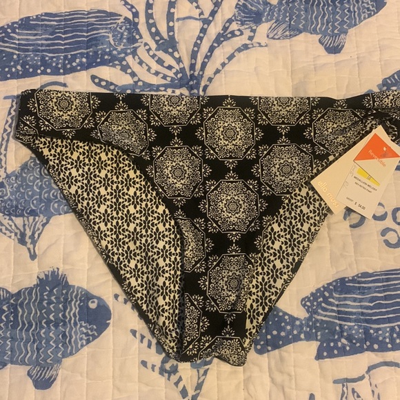 Ella Moss Medallion Melody Reversible Bottom - Picture 4 of 10